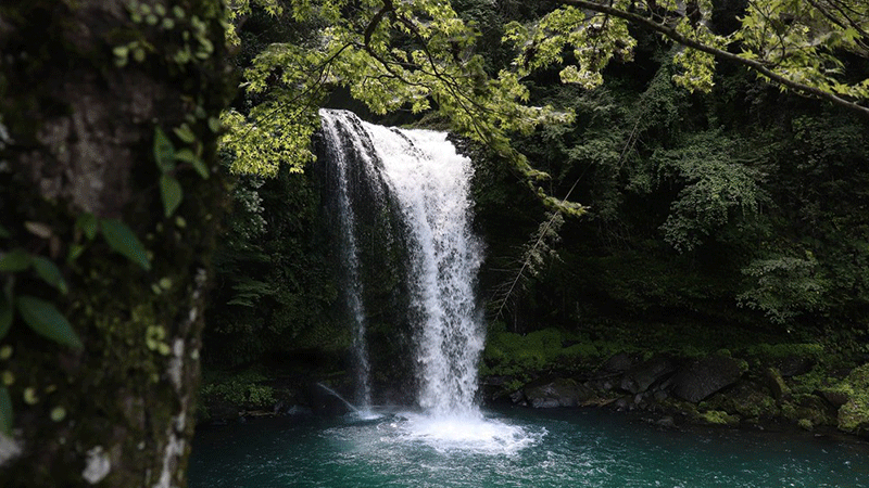 Menjelajah Air Terjun Manuaba