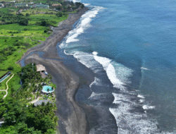 Pantai Keramas: Surga Tersembunyi Berpasir Hitam di Timur Bali